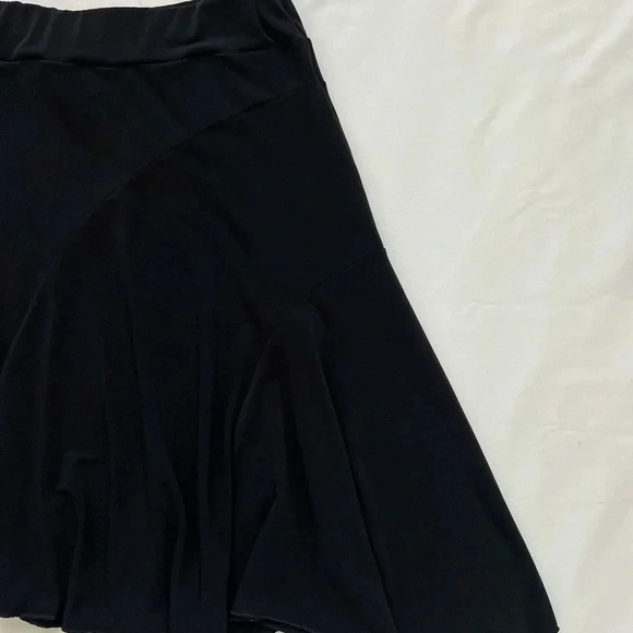 Y2K Low Rise Asymmetrical Skirt - Picture 3 of 8